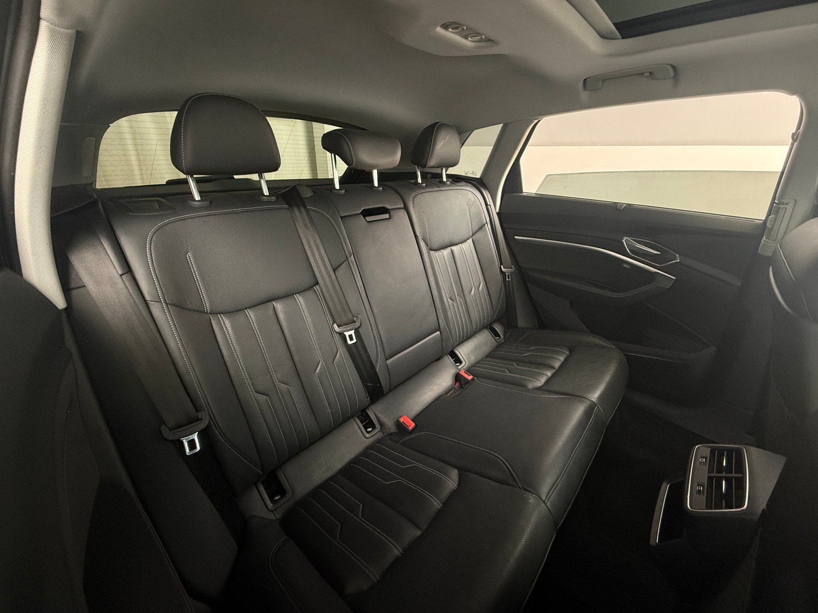 Thumbnail: 2021 Audi e-tron - 5