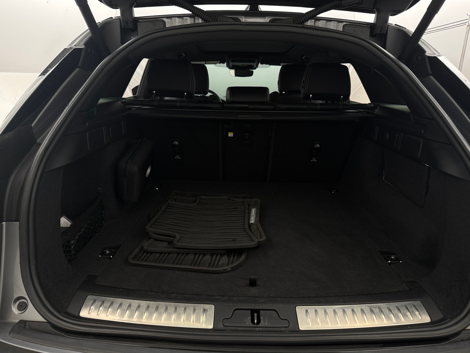 Thumbnail: 2023 Land Rover Range Rover Velar - 6