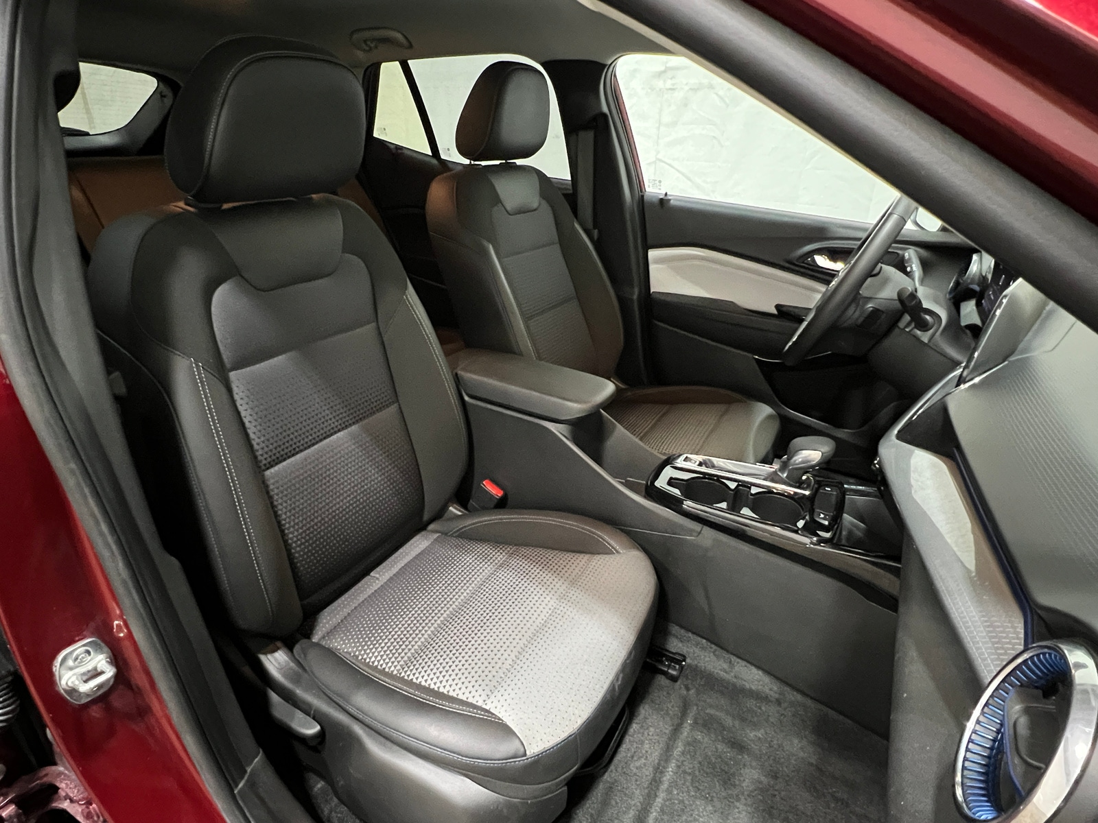 Thumbnail: 2025 Chevrolet Trax - 2