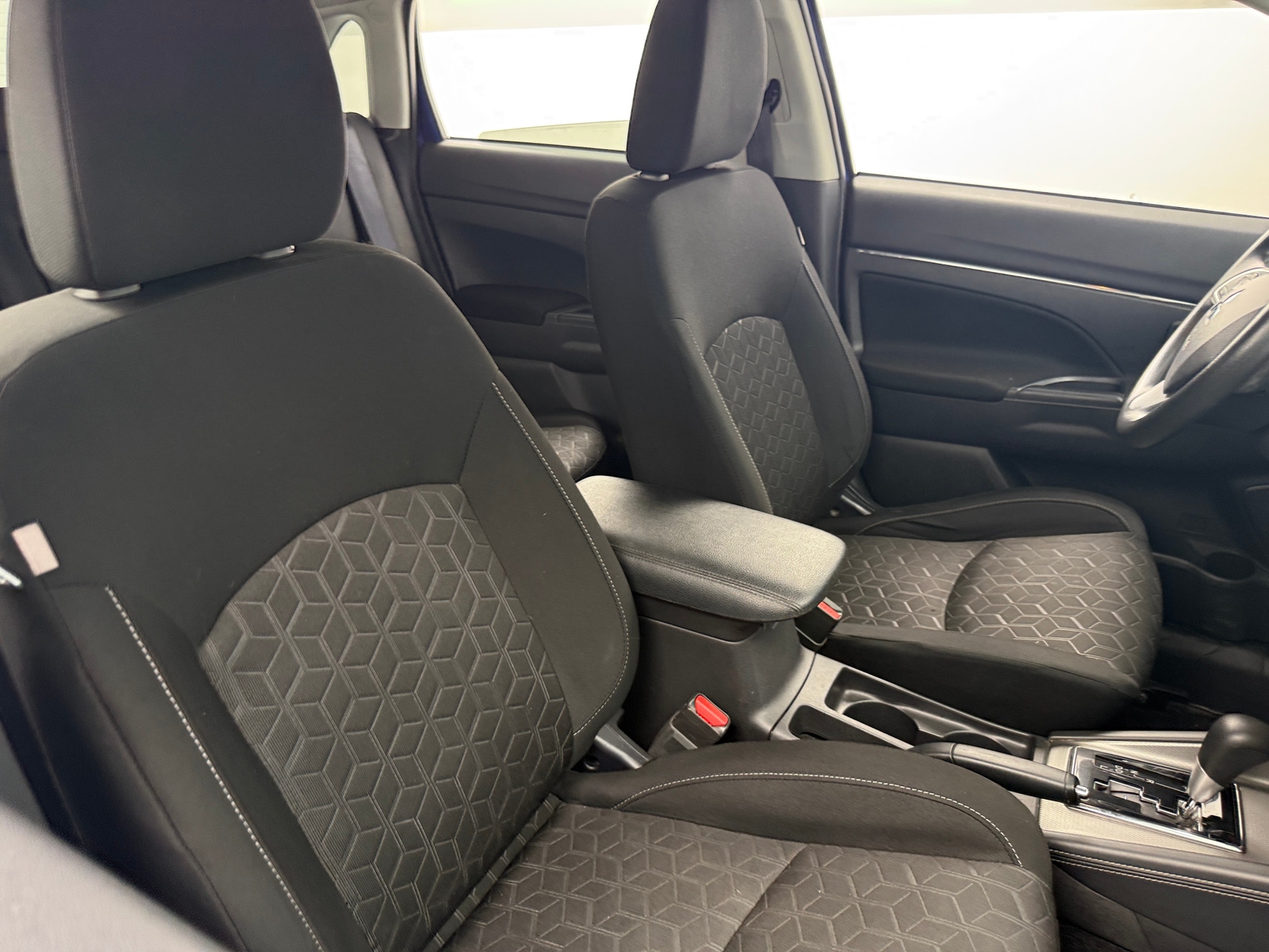 Thumbnail: 2020 Mitsubishi Outlander Sport - 2