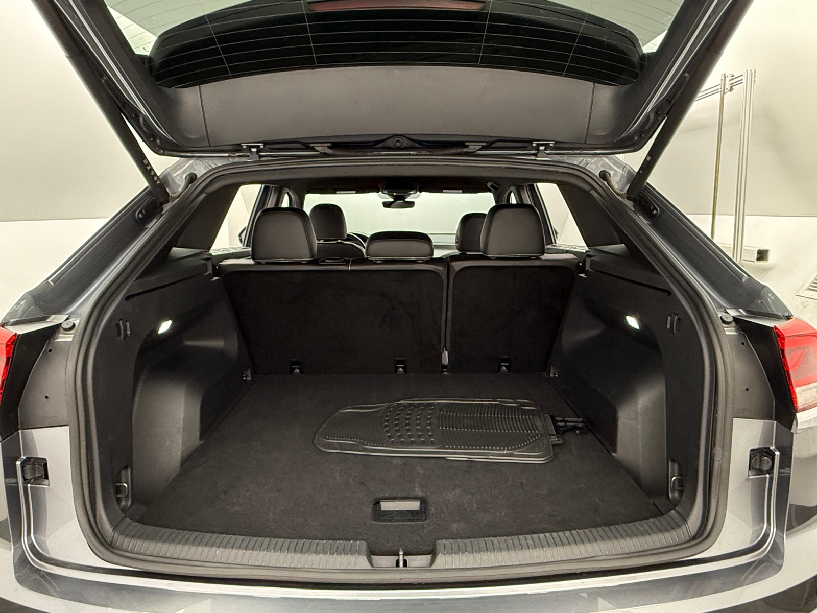 Thumbnail: 2025 Volkswagen Atlas - 6