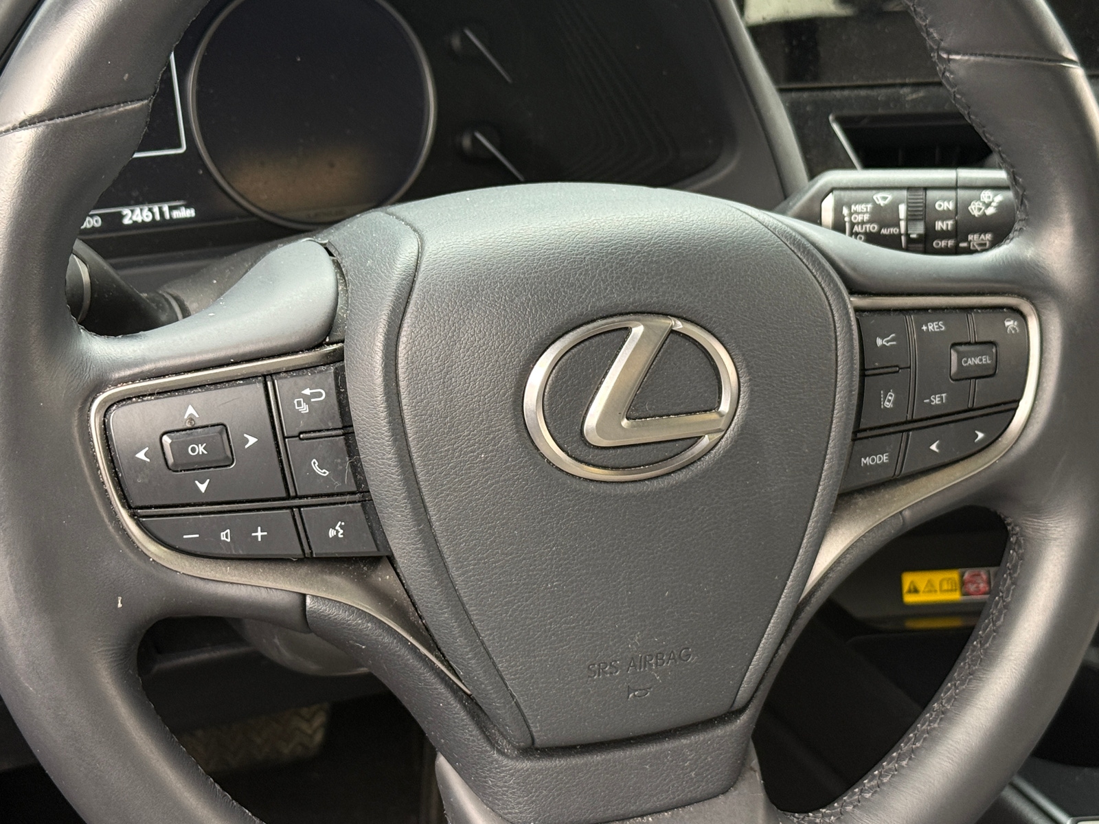 Thumbnail: 2023 Lexus UX - 4