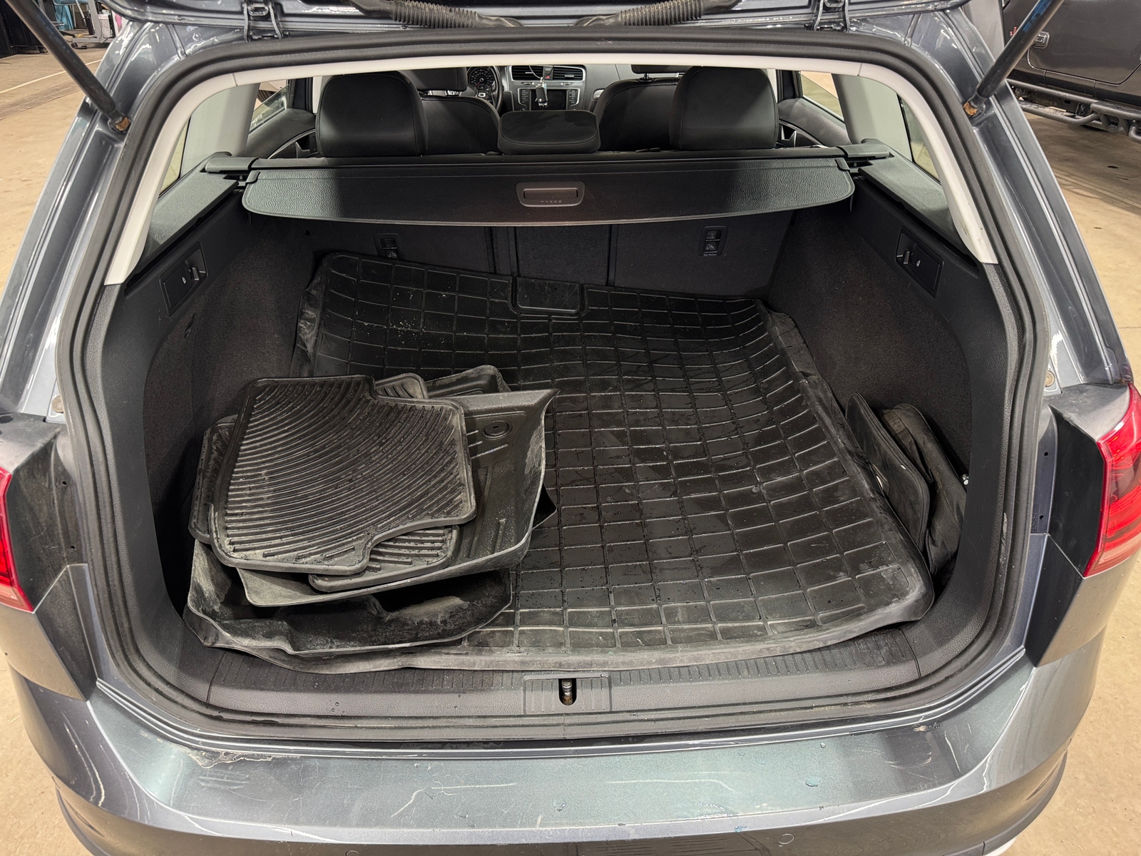 Thumbnail: 2017 Volkswagen Golf - 6