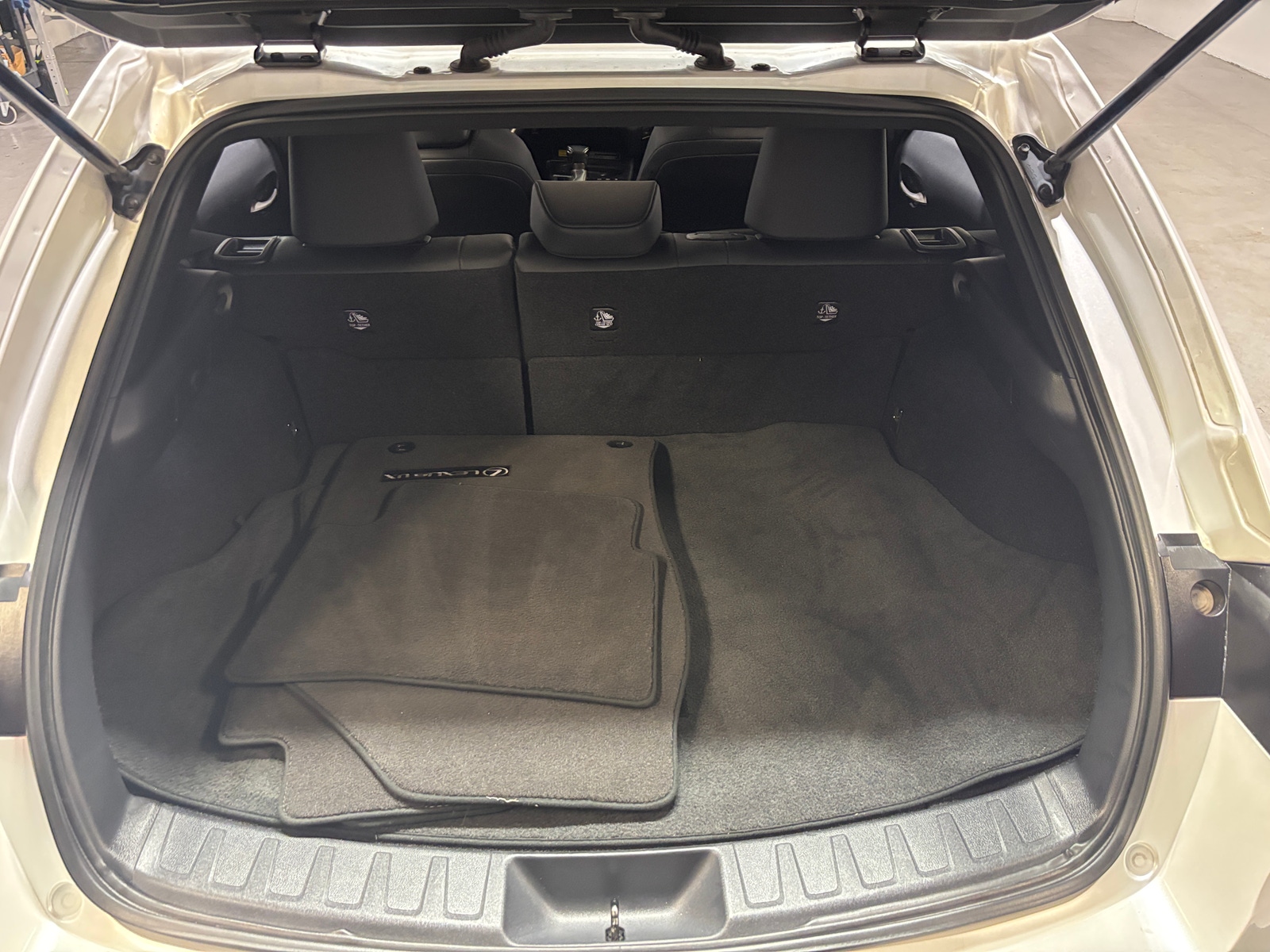 Thumbnail: 2021 Lexus UX - 6