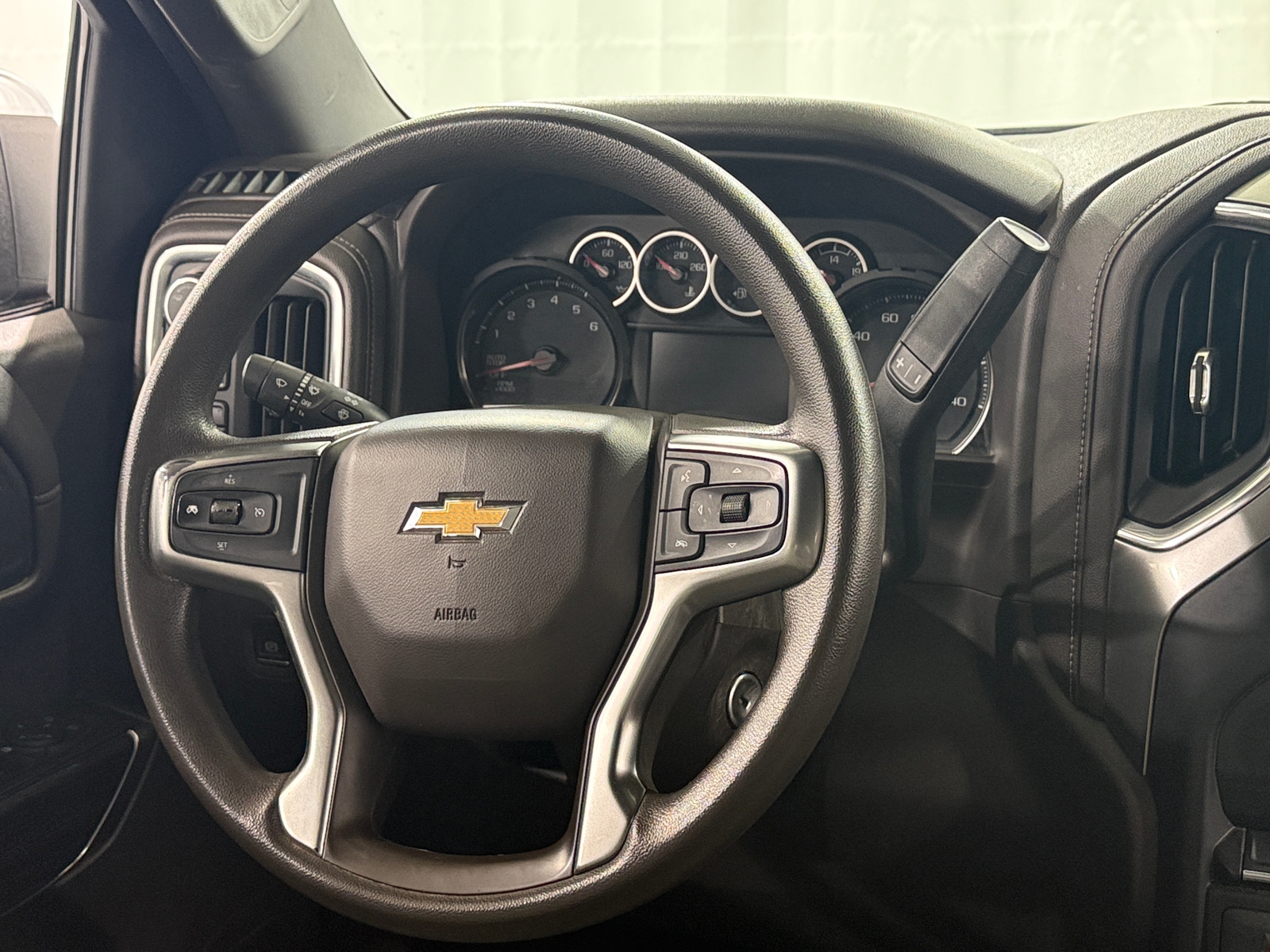 Thumbnail: 2020 Chevrolet Silverado 1500 - 5