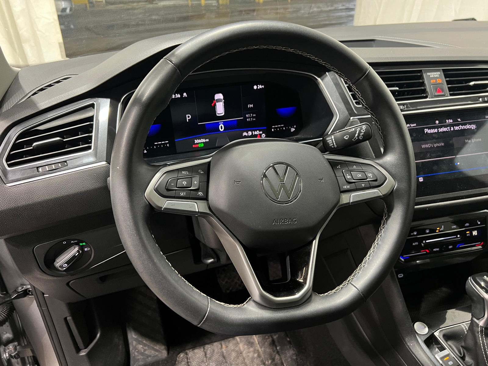 Thumbnail: 2022 Volkswagen Tiguan - 4