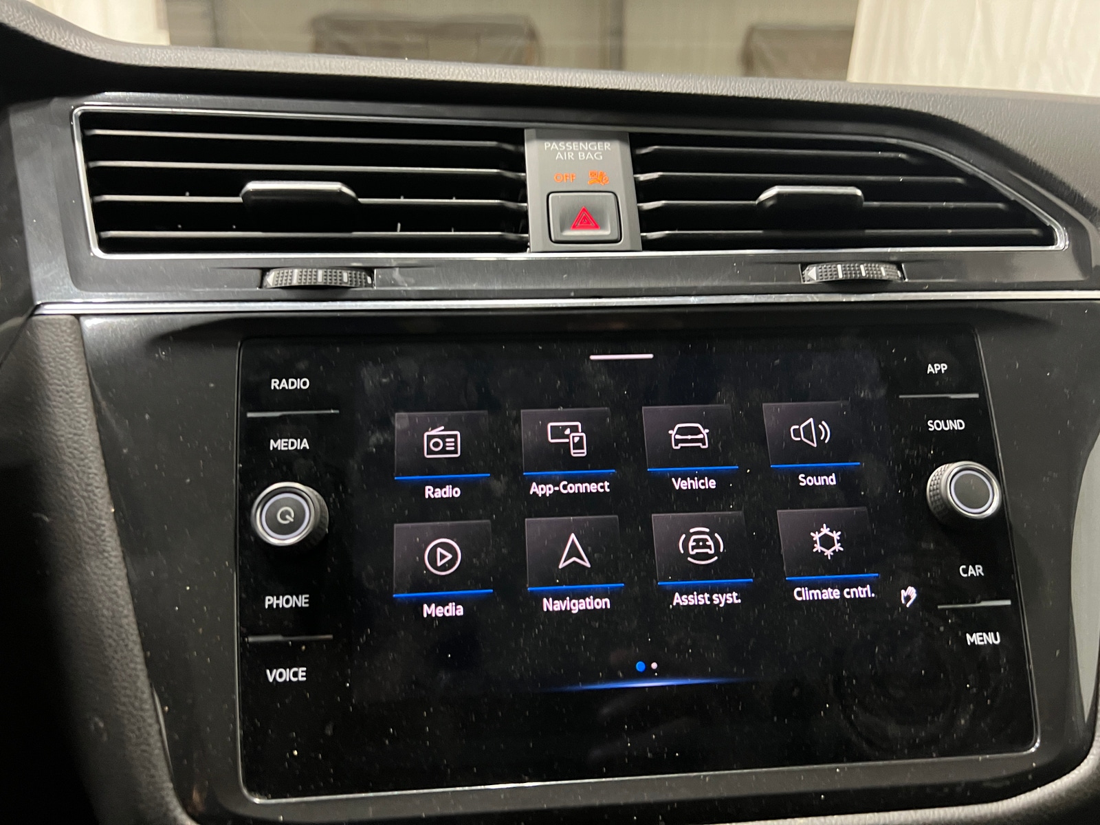 Thumbnail: 2022 Volkswagen Tiguan - 3