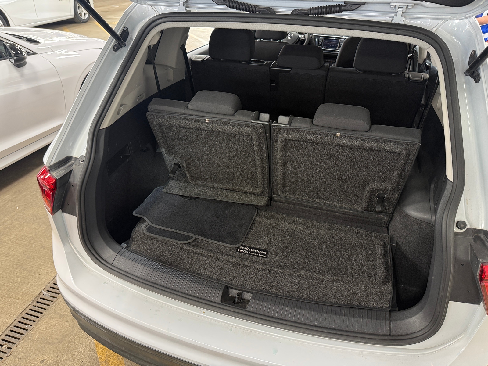Thumbnail: 2018 Volkswagen Tiguan - 7