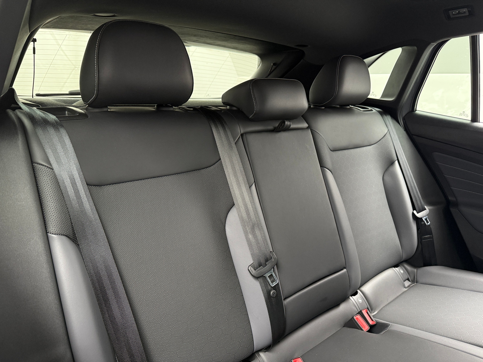 Thumbnail: 2023 Volkswagen ID.4 - 5