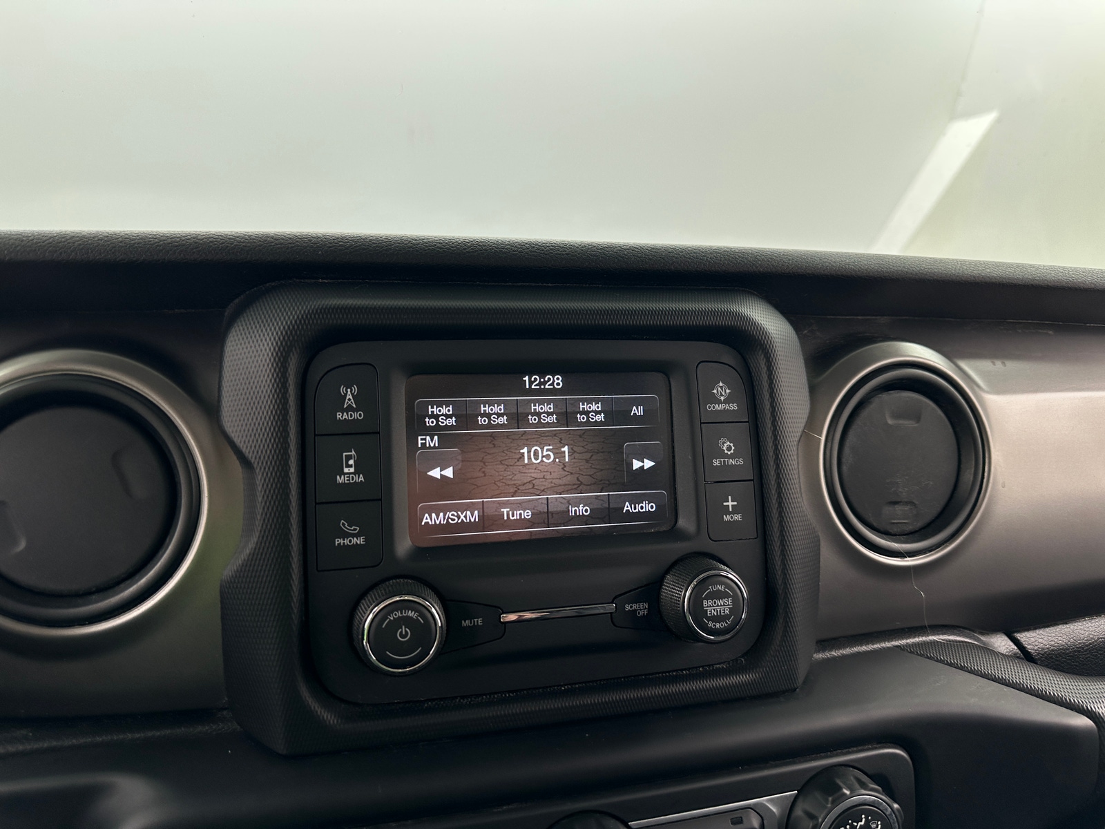 Thumbnail: 2020 Jeep Gladiator - 4