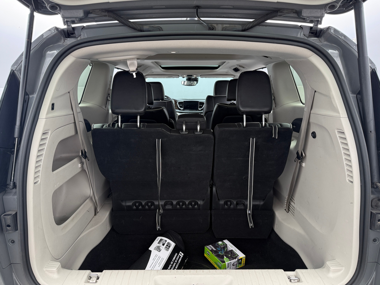 Thumbnail: 2023 Chrysler Pacifica - 6