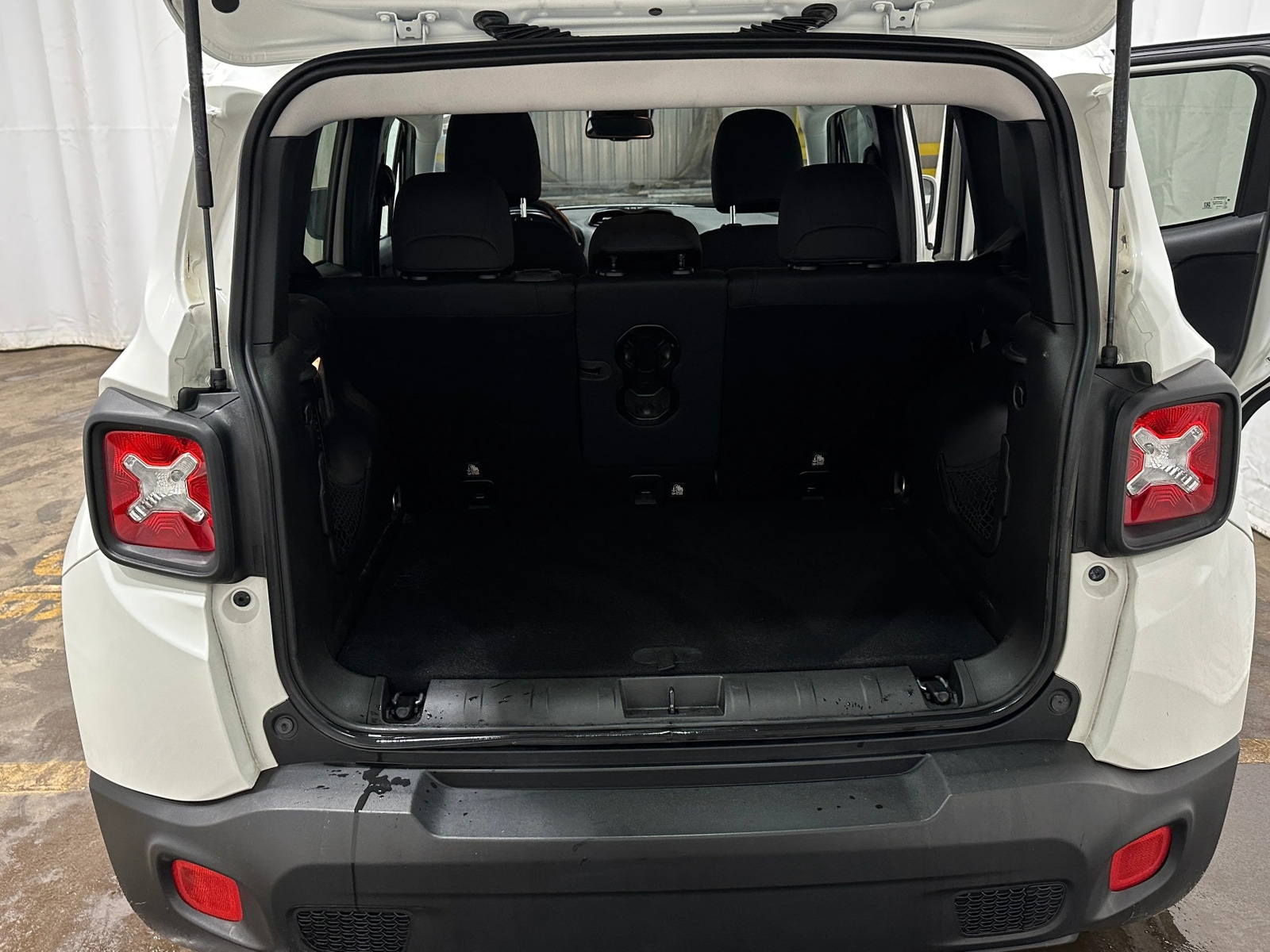 Thumbnail: 2018 Jeep Renegade - 7