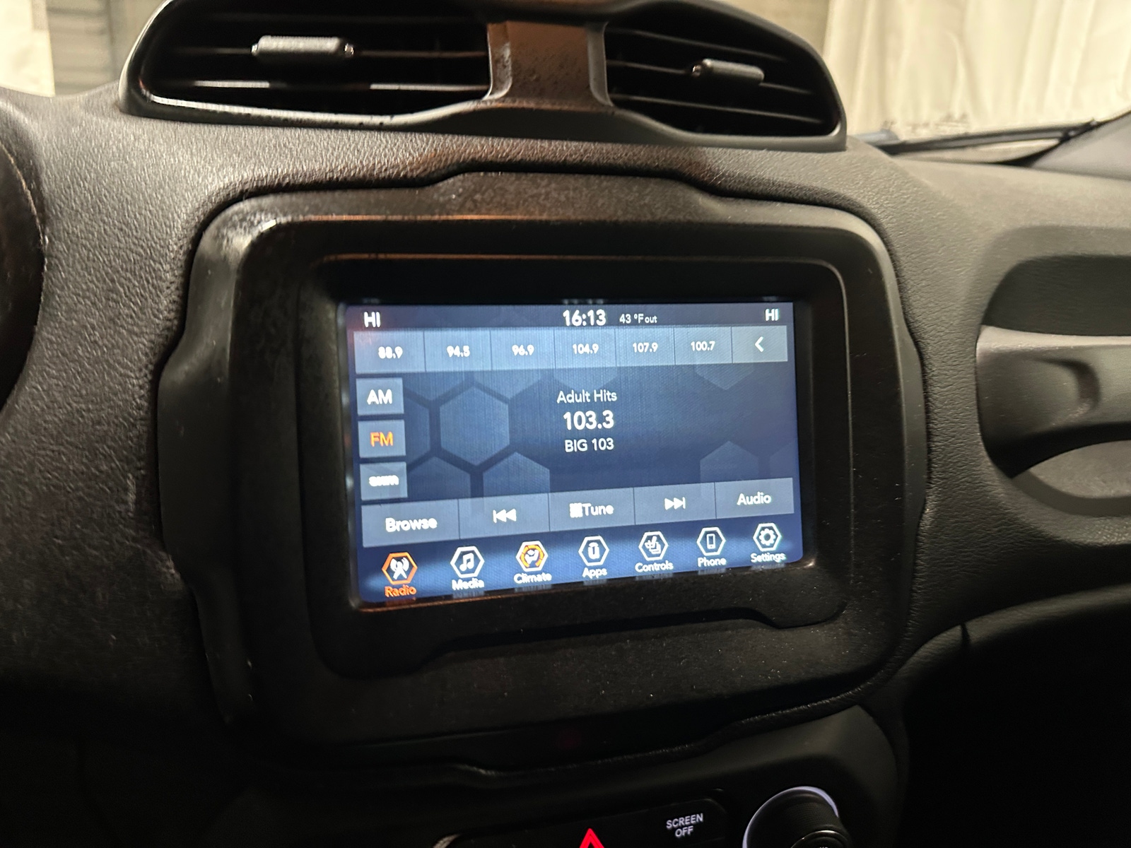 Thumbnail: 2018 Jeep Renegade - 4