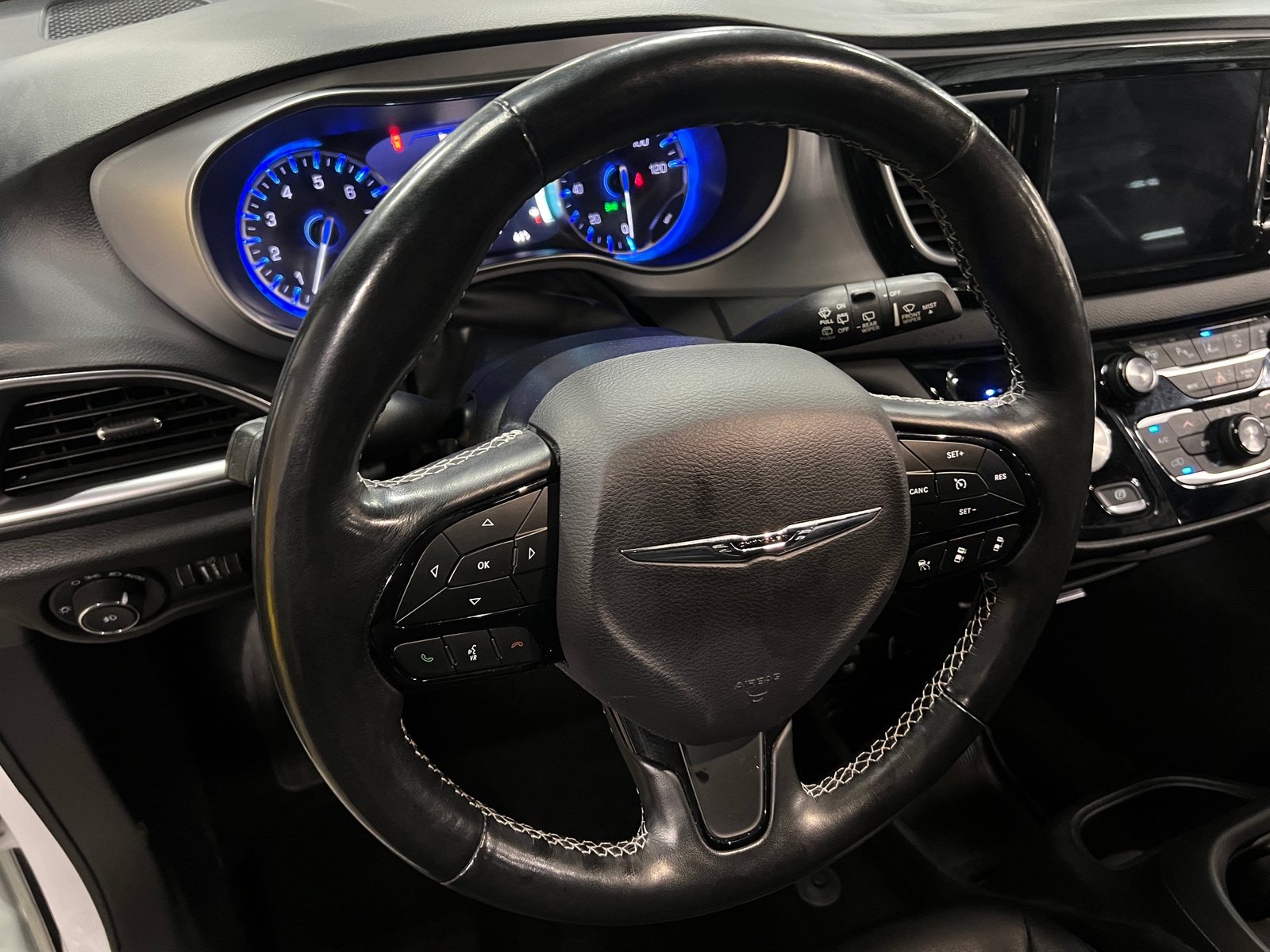 Thumbnail: 2019 Chrysler Pacifica - 4