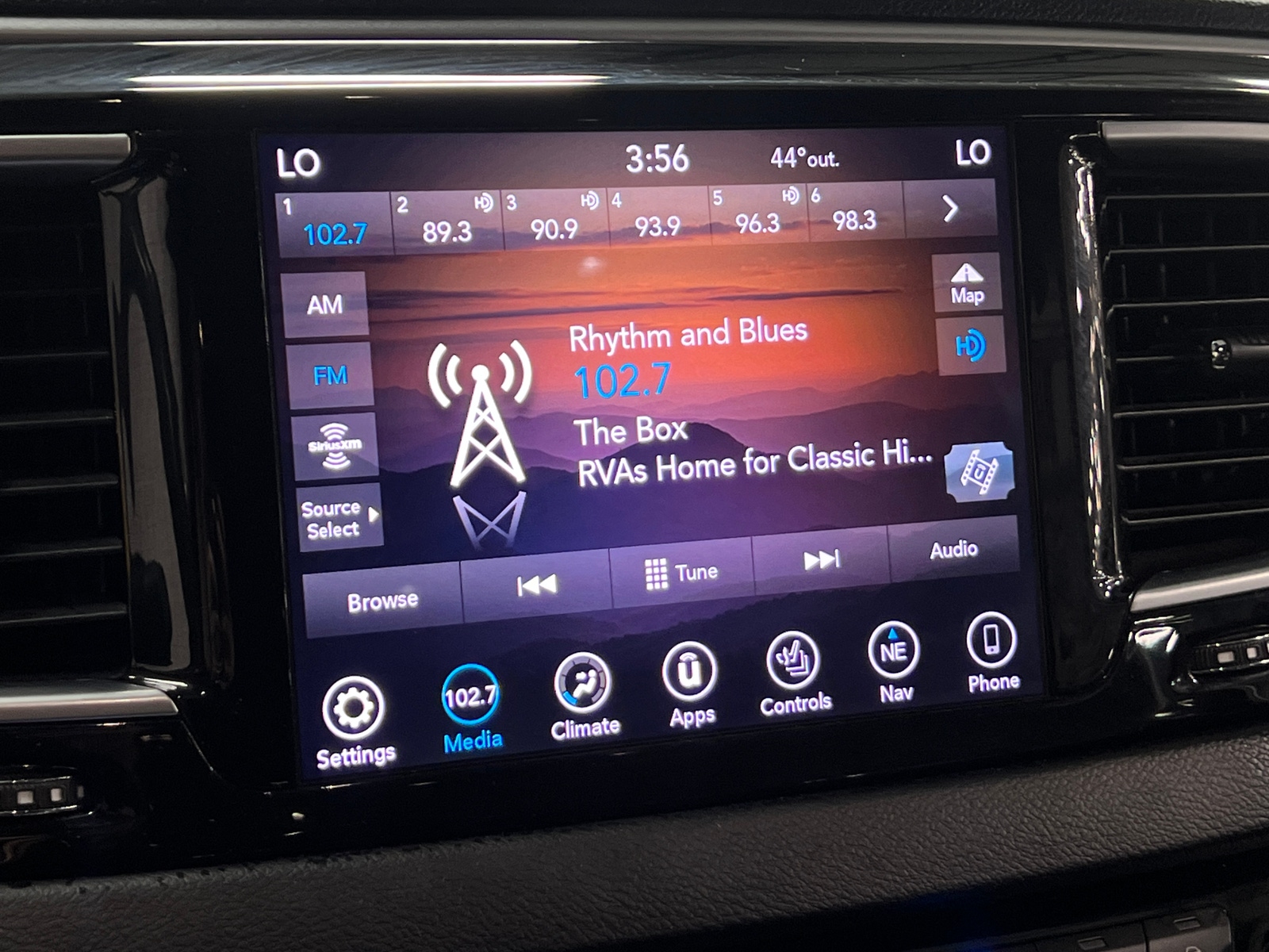 Thumbnail: 2019 Chrysler Pacifica - 3