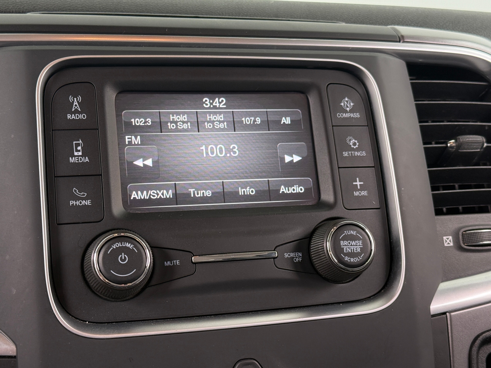 Thumbnail: 2022 RAM 1500 Classic - 4