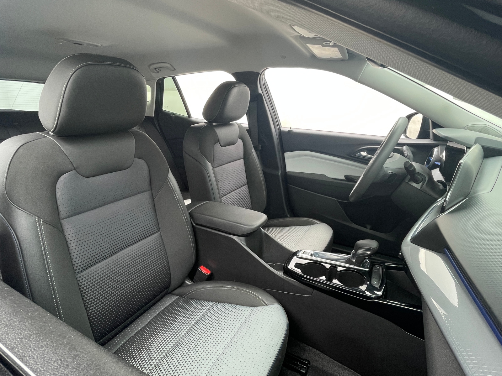 Thumbnail: 2025 Chevrolet Trax - 6