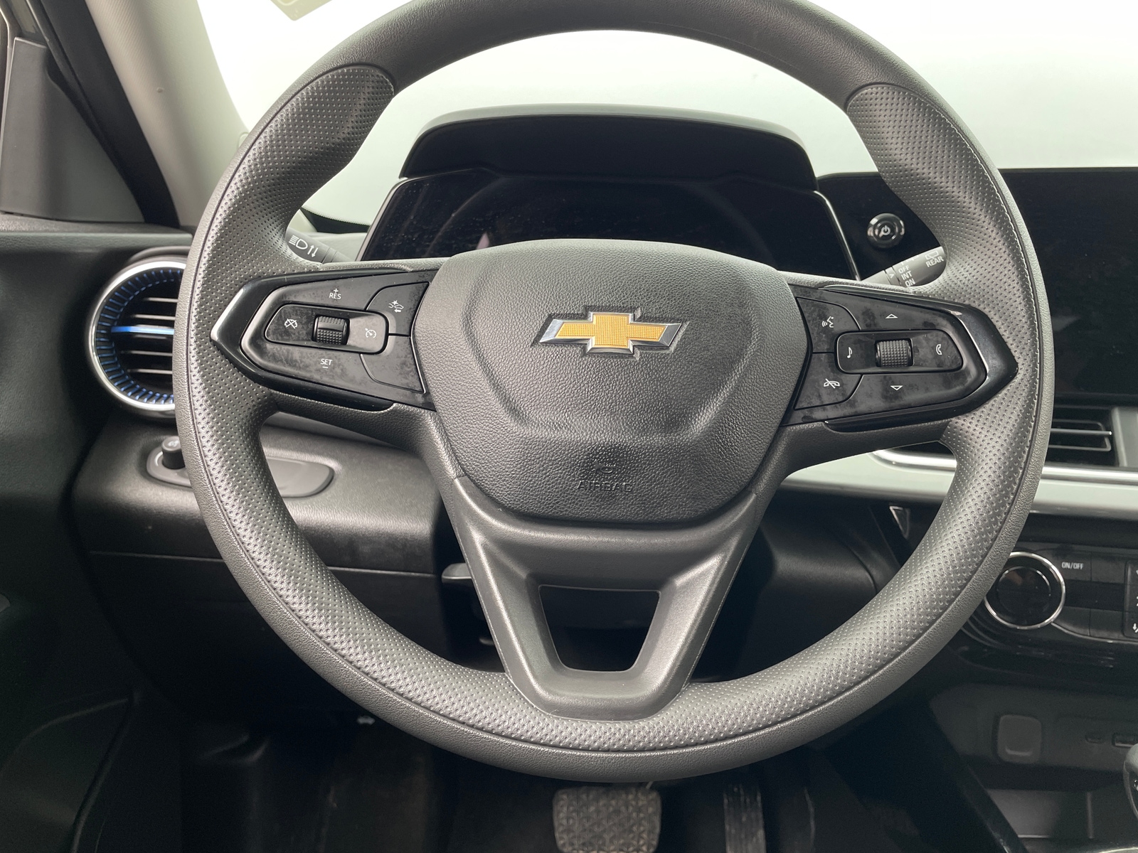 Thumbnail: 2025 Chevrolet Trax - 5