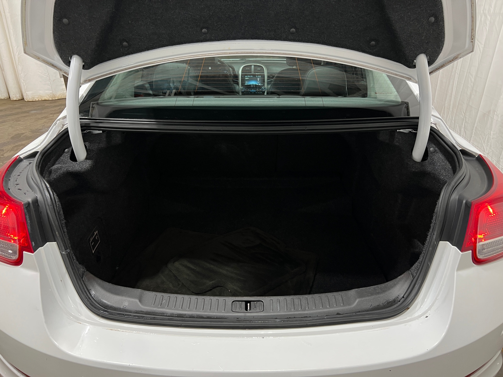 Thumbnail: 2015 Chevrolet Malibu - 7