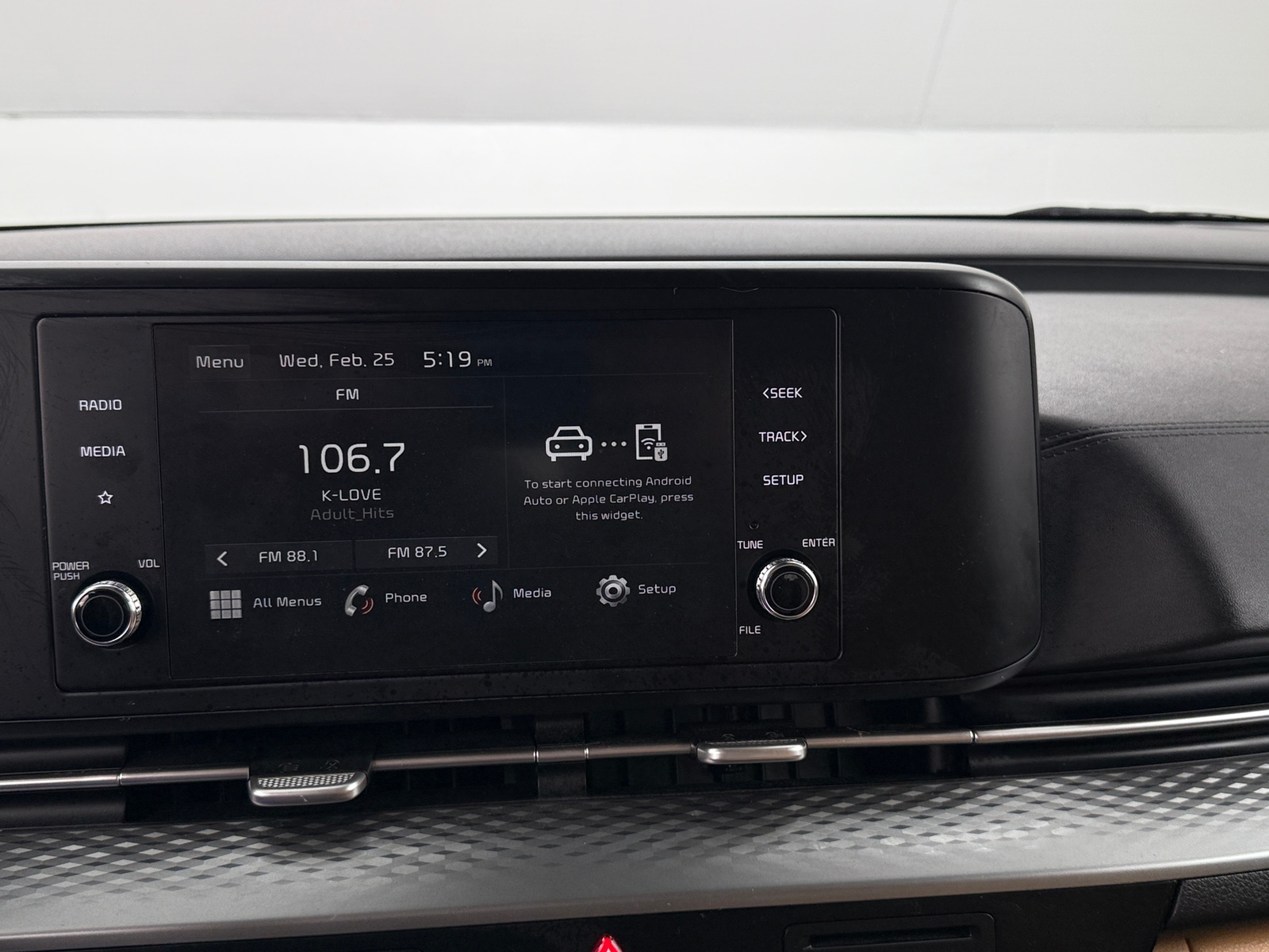 Thumbnail: 2023 Kia Carnival - 3