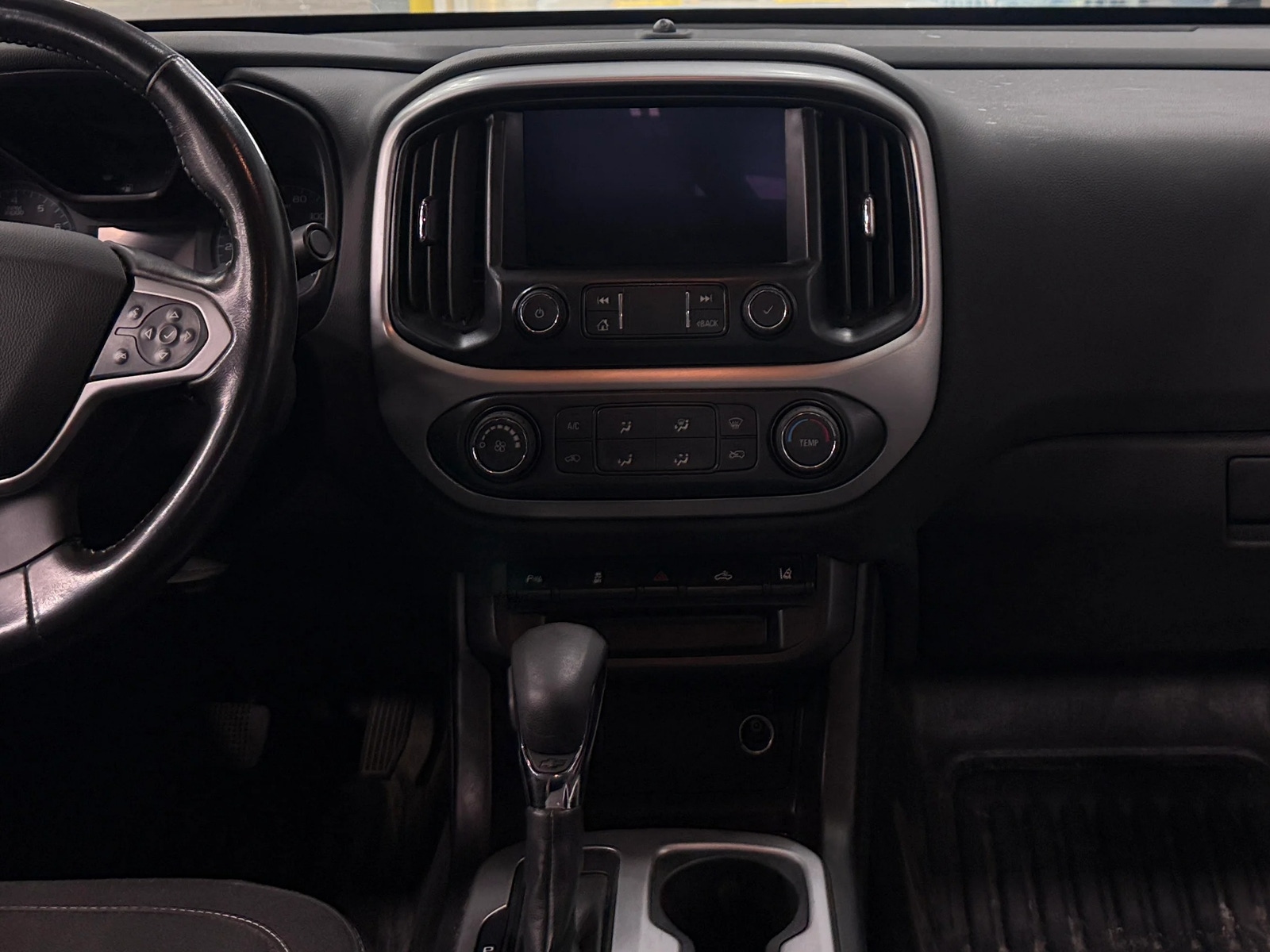 Thumbnail: 2022 Chevrolet Colorado - 3