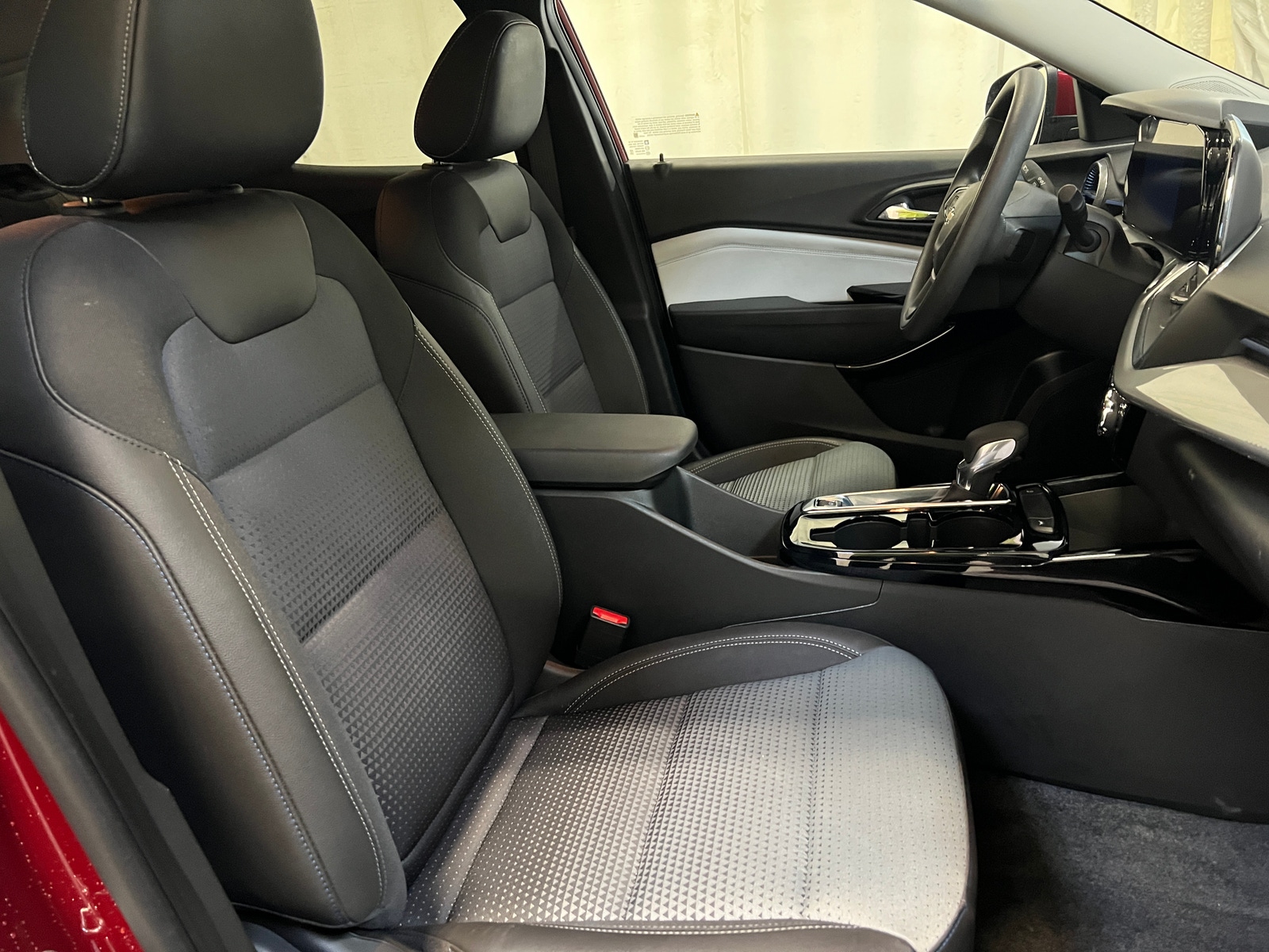 Thumbnail: 2025 Chevrolet Trax - 2