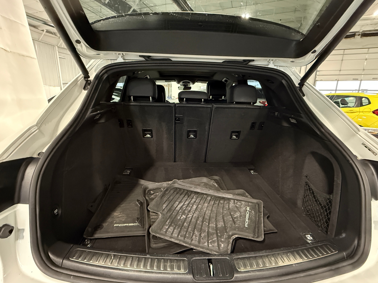 Thumbnail: 2020 Porsche Macan - 6