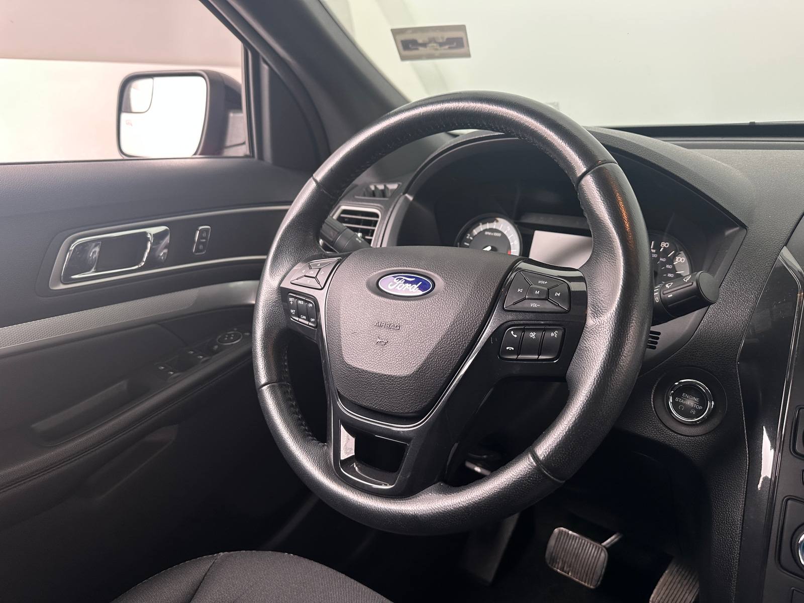 Thumbnail: 2017 Ford Explorer - 5