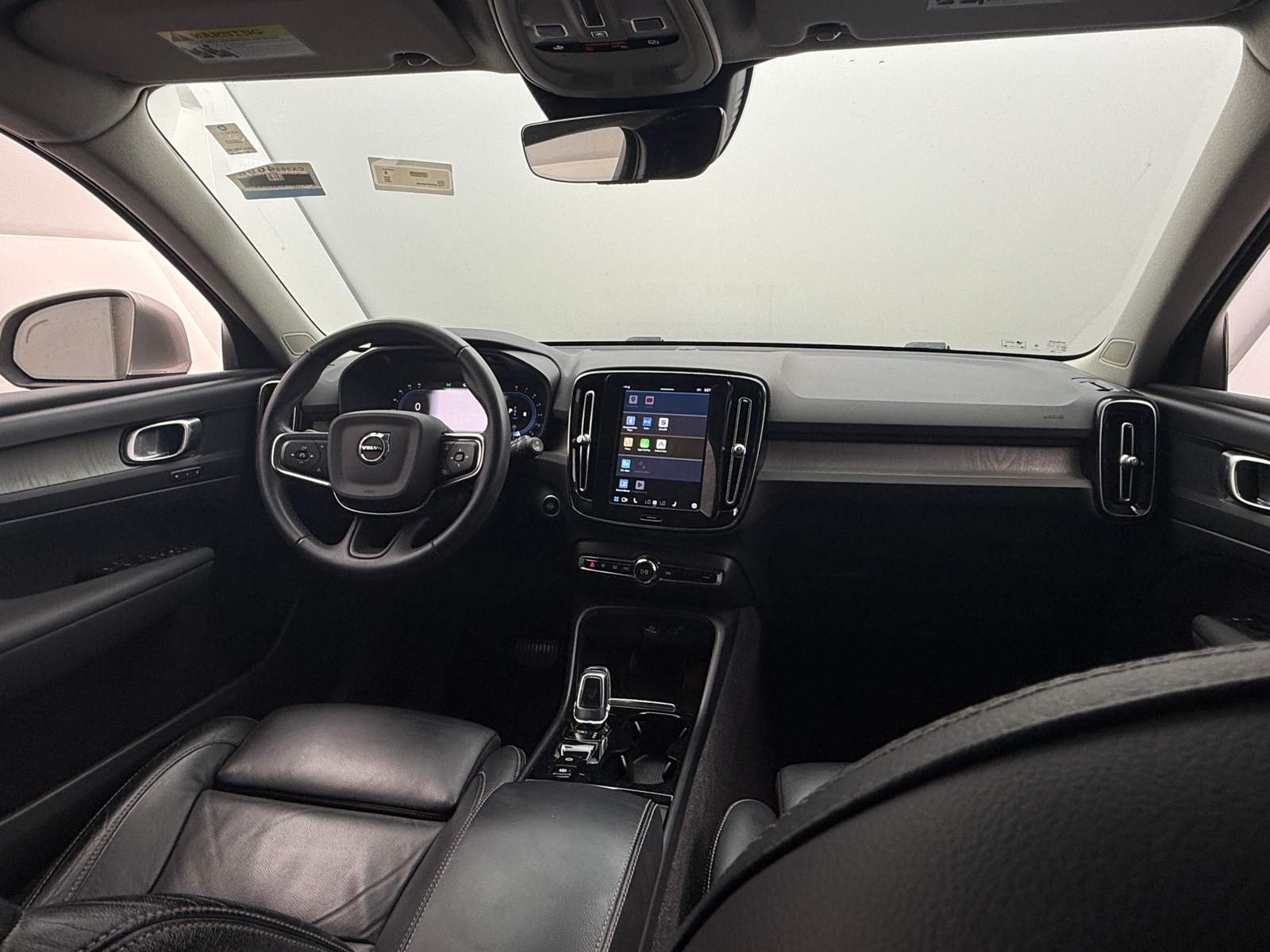 Thumbnail: 2023 Volvo XC40 - 2