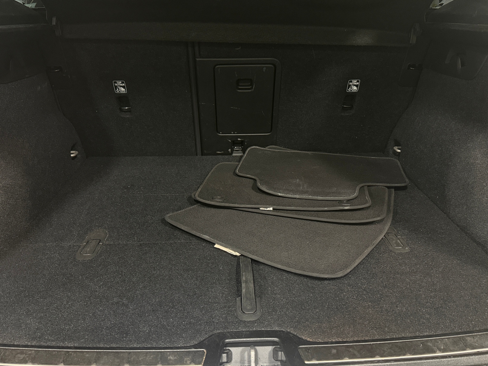 Thumbnail: 2023 Volvo XC40 - 6