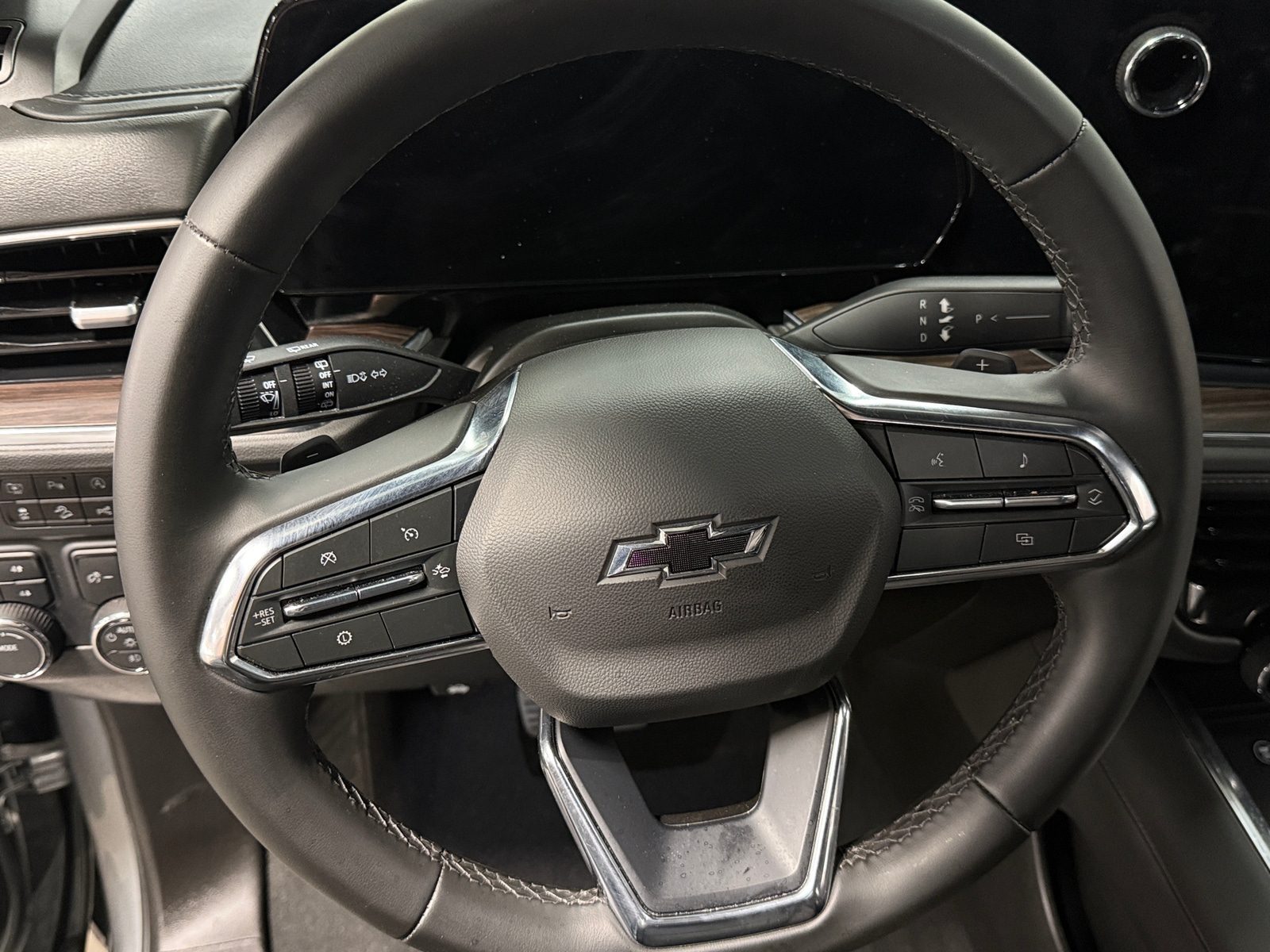 Thumbnail: 2025 Chevrolet Suburban - 4