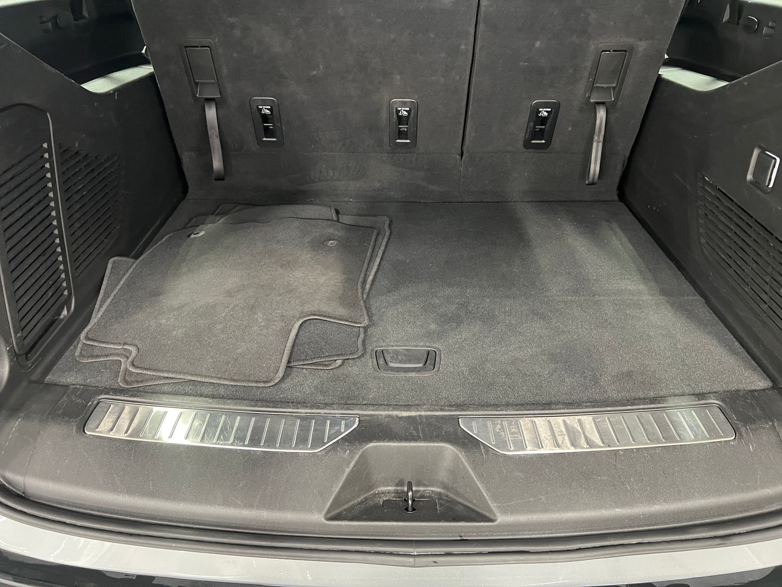 Thumbnail: 2025 Chevrolet Suburban - 6