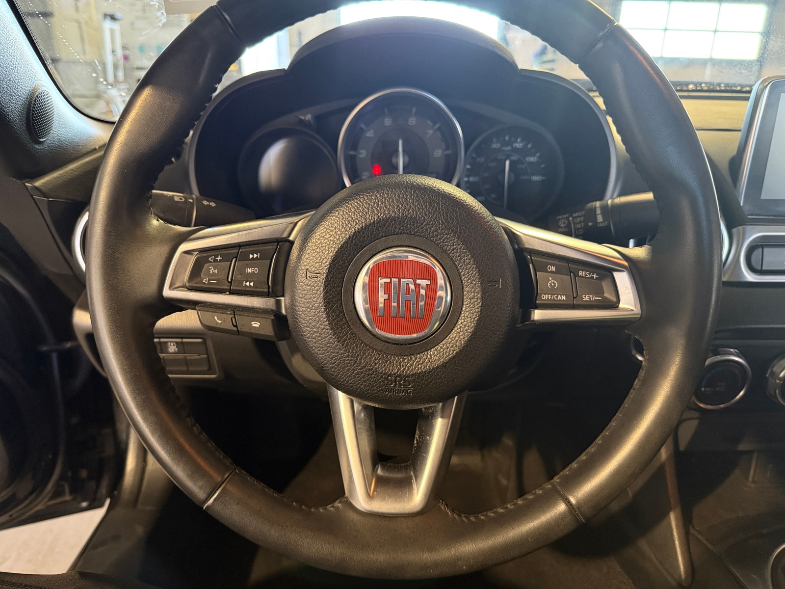 Thumbnail: 2017 Fiat 124 Spider - 5