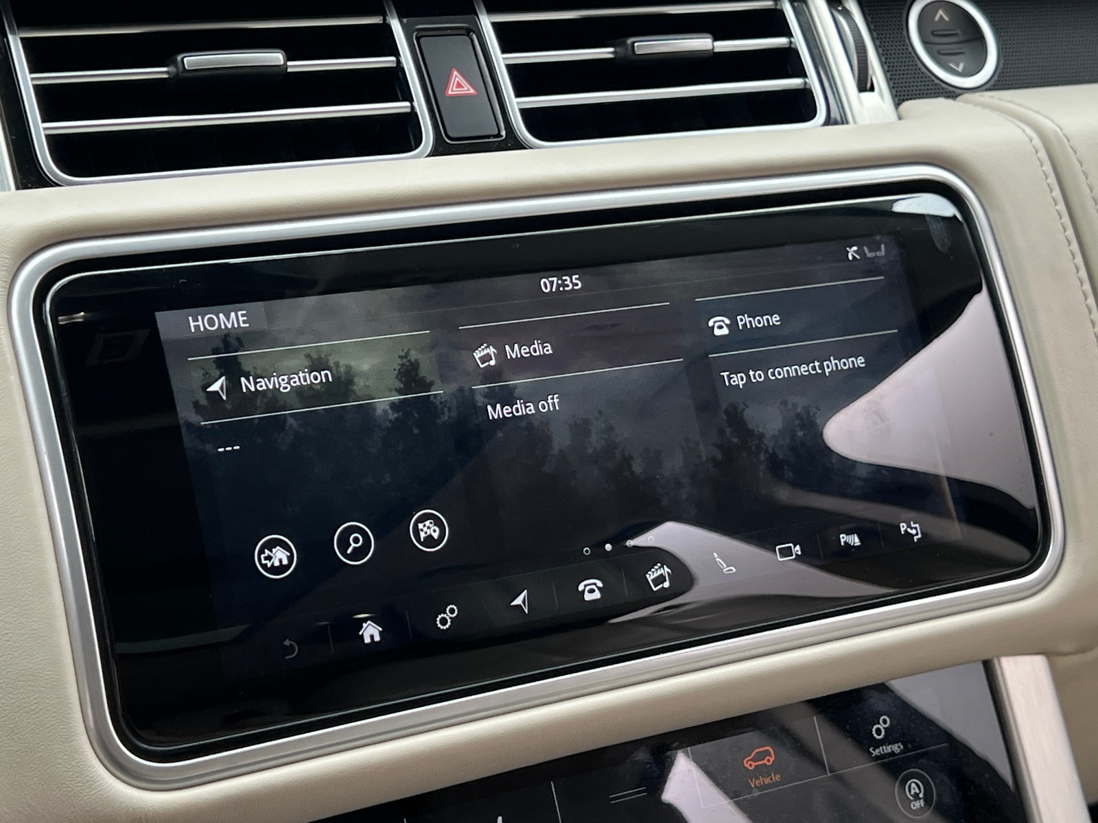 Thumbnail: 2019 Land Rover Range Rover - 3