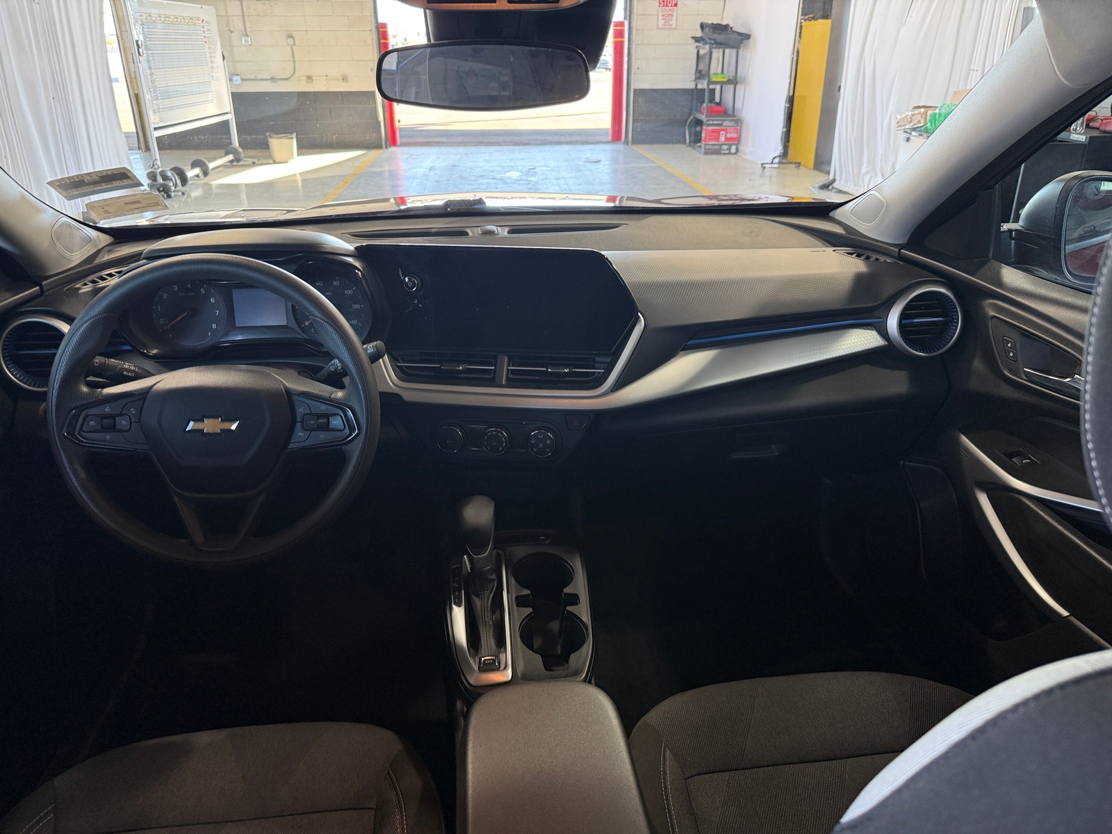 Thumbnail: 2025 Chevrolet Trax - 3