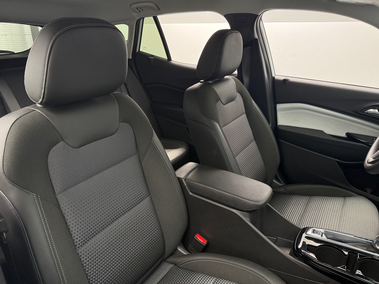 Thumbnail: 2025 Chevrolet Trax - 2