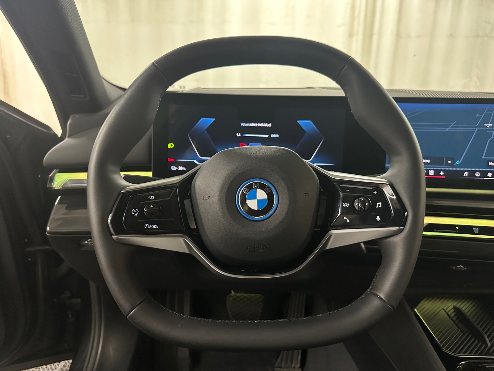 Thumbnail: 2025 BMW i5 - 4