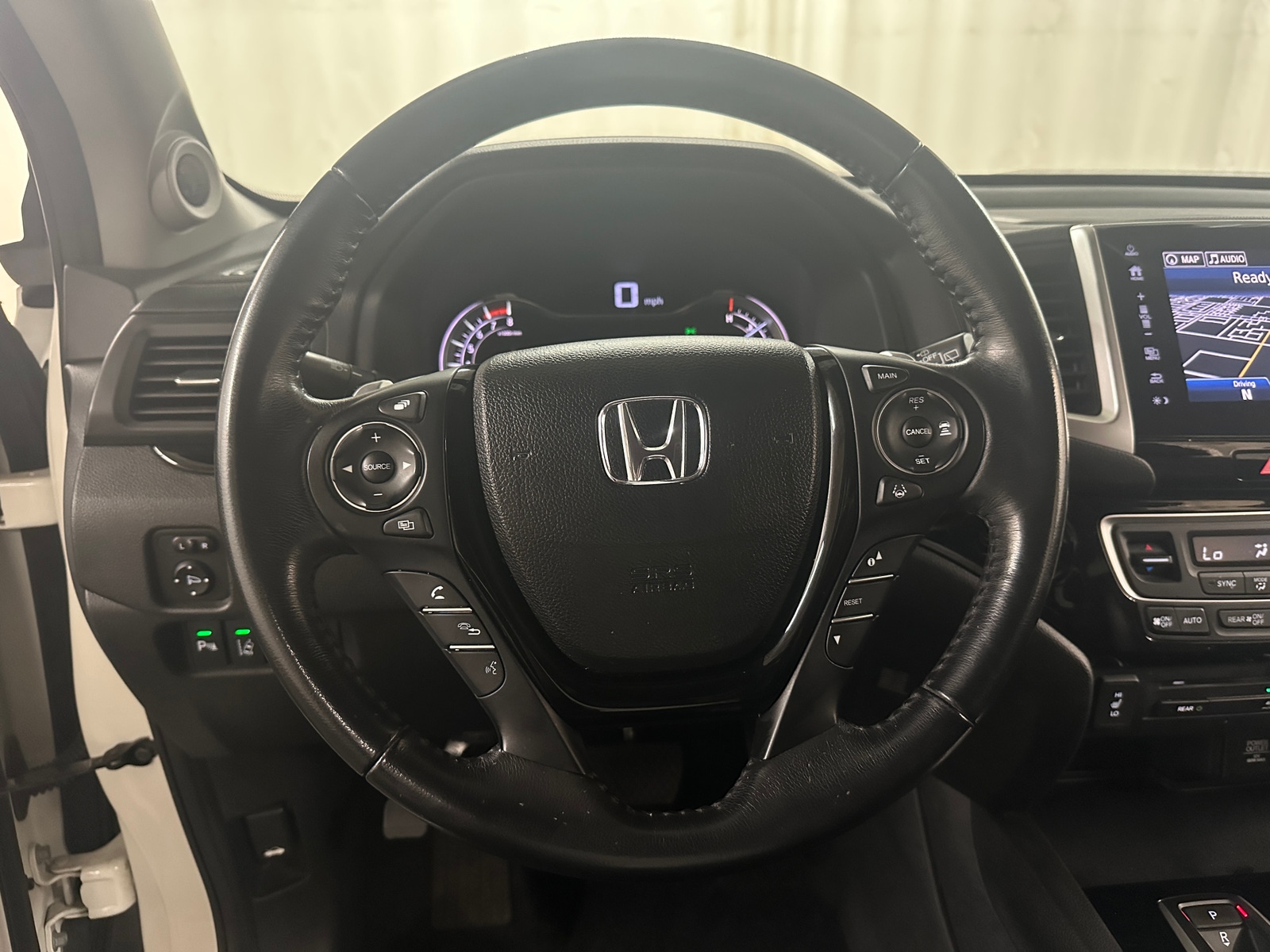 Thumbnail: 2017 Honda Pilot - 4