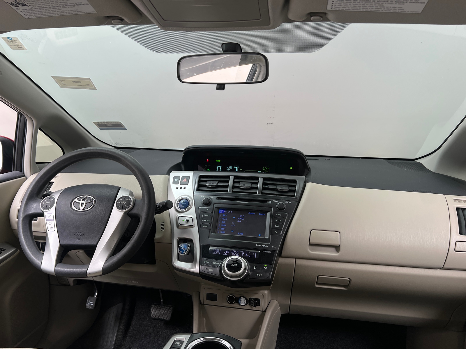 Thumbnail: 2014 Toyota Prius v - 3