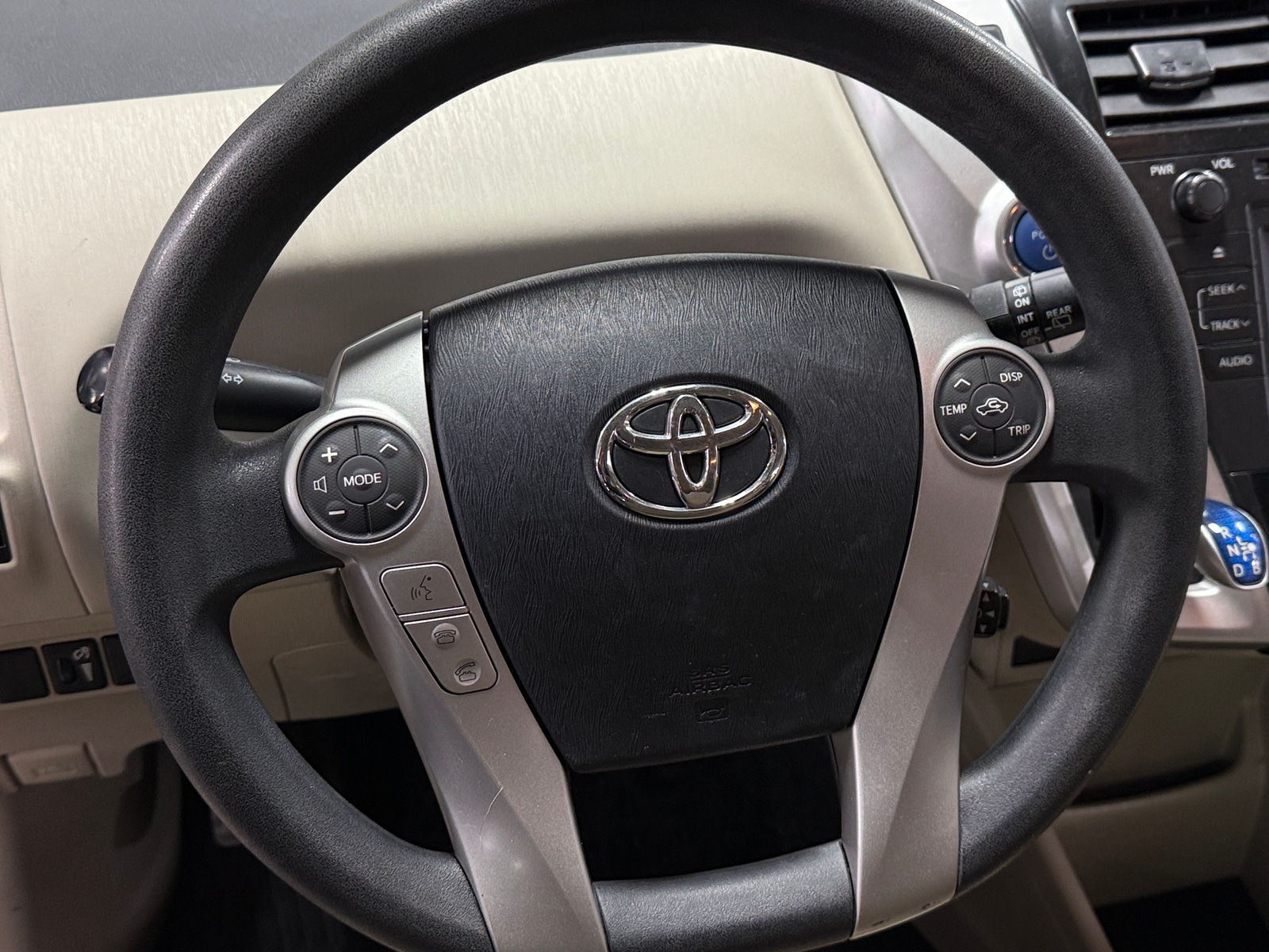 Thumbnail: 2014 Toyota Prius v - 5