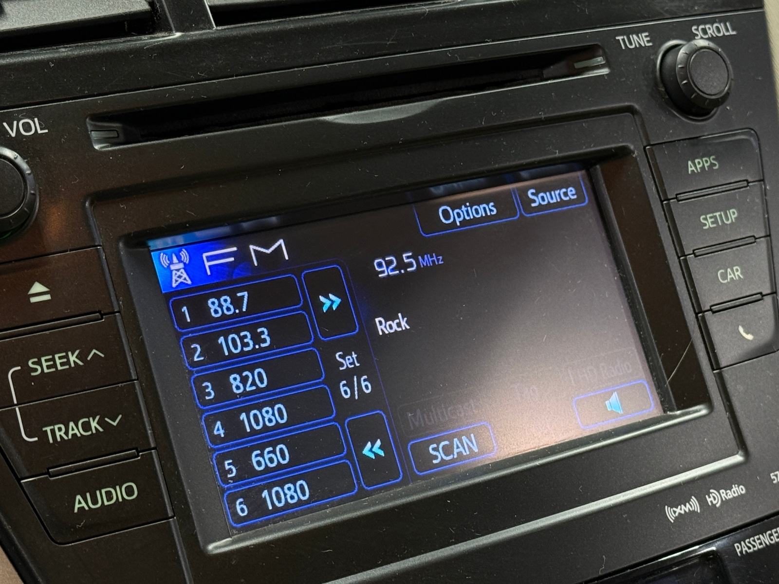 Thumbnail: 2014 Toyota Prius v - 4