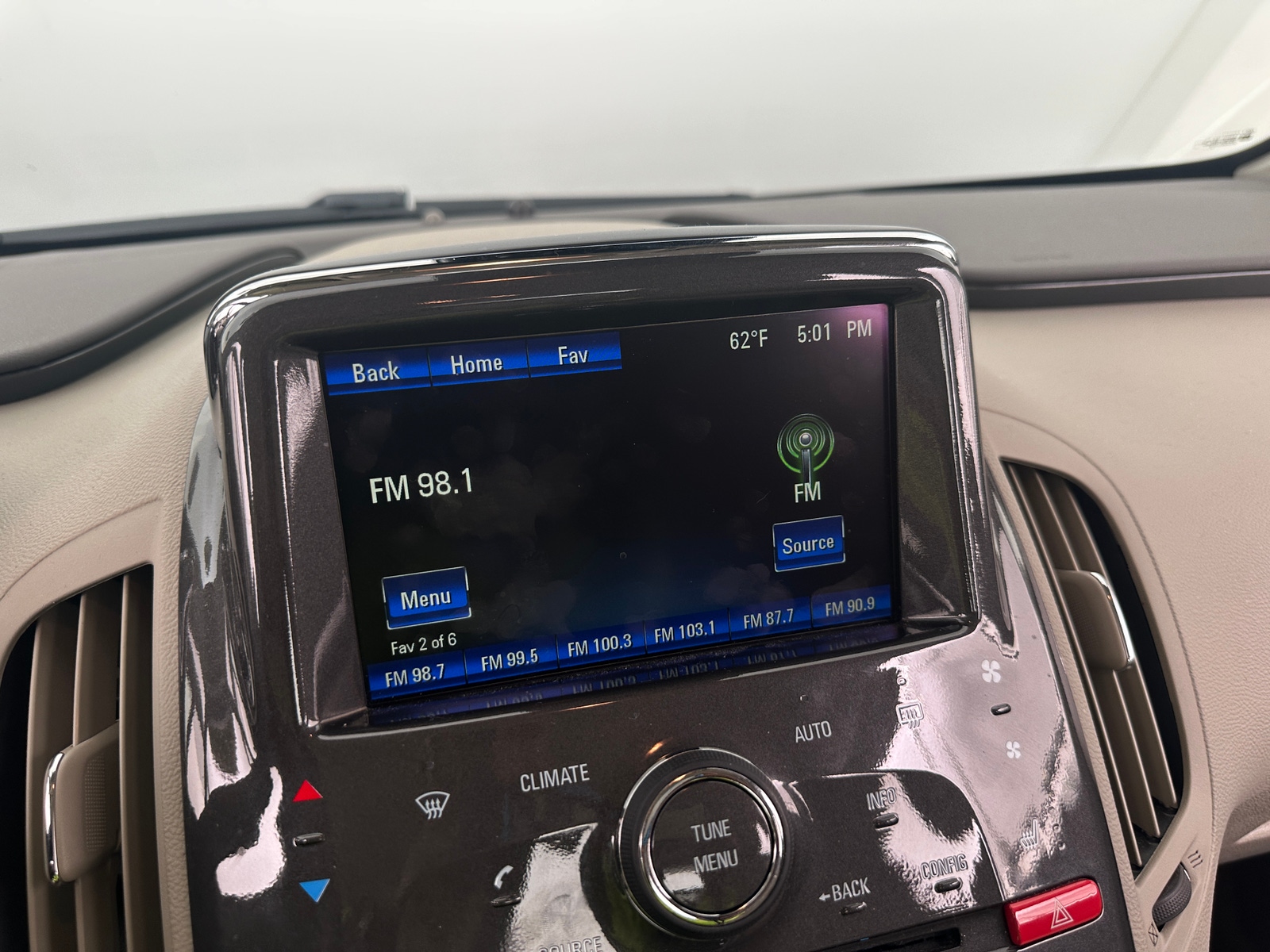 Thumbnail: 2013 Chevrolet Volt - 3