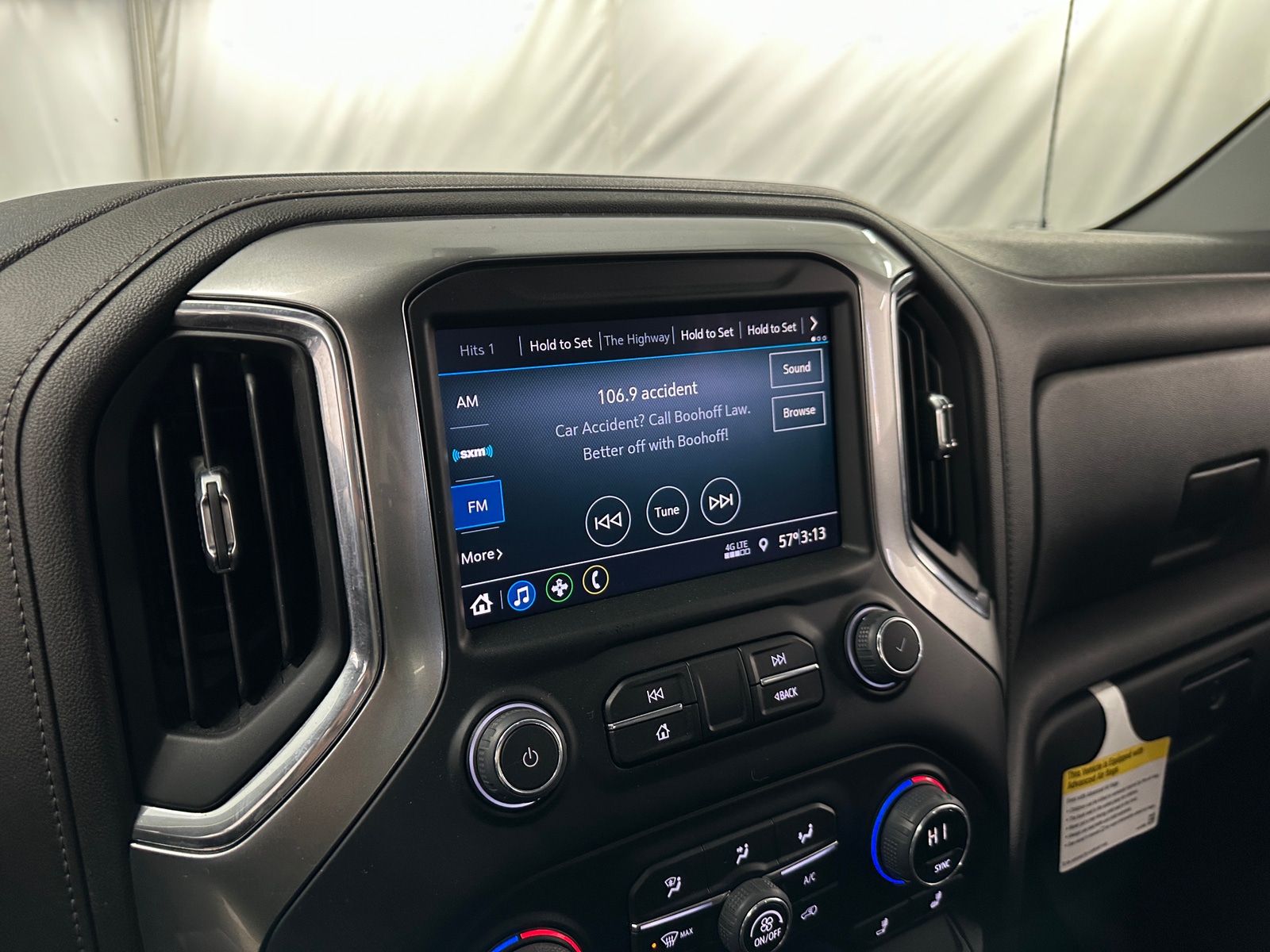 Thumbnail: 2022 Chevrolet Silverado 1500 - 4