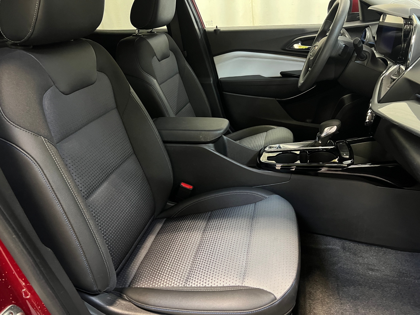 Thumbnail: 2025 Chevrolet Trax - 2