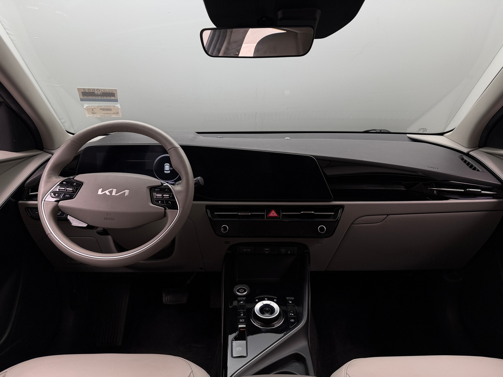 Thumbnail: 2023 Kia Niro - 3