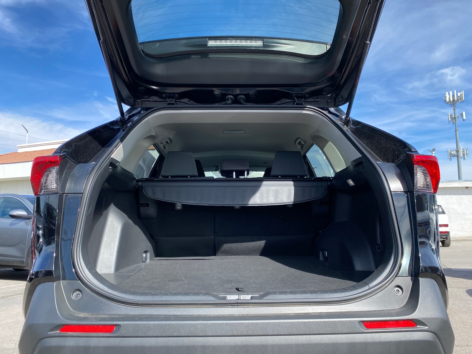 Thumbnail: 2025 Toyota RAV4 - 6