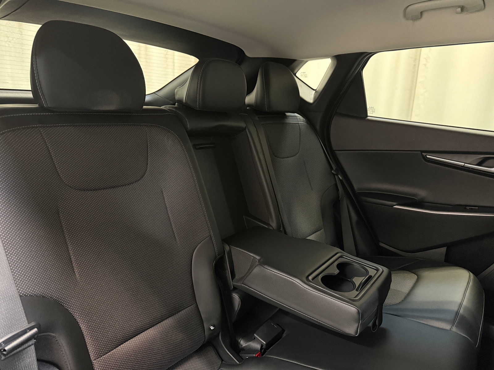 Thumbnail: 2022 Kia EV6 - 6