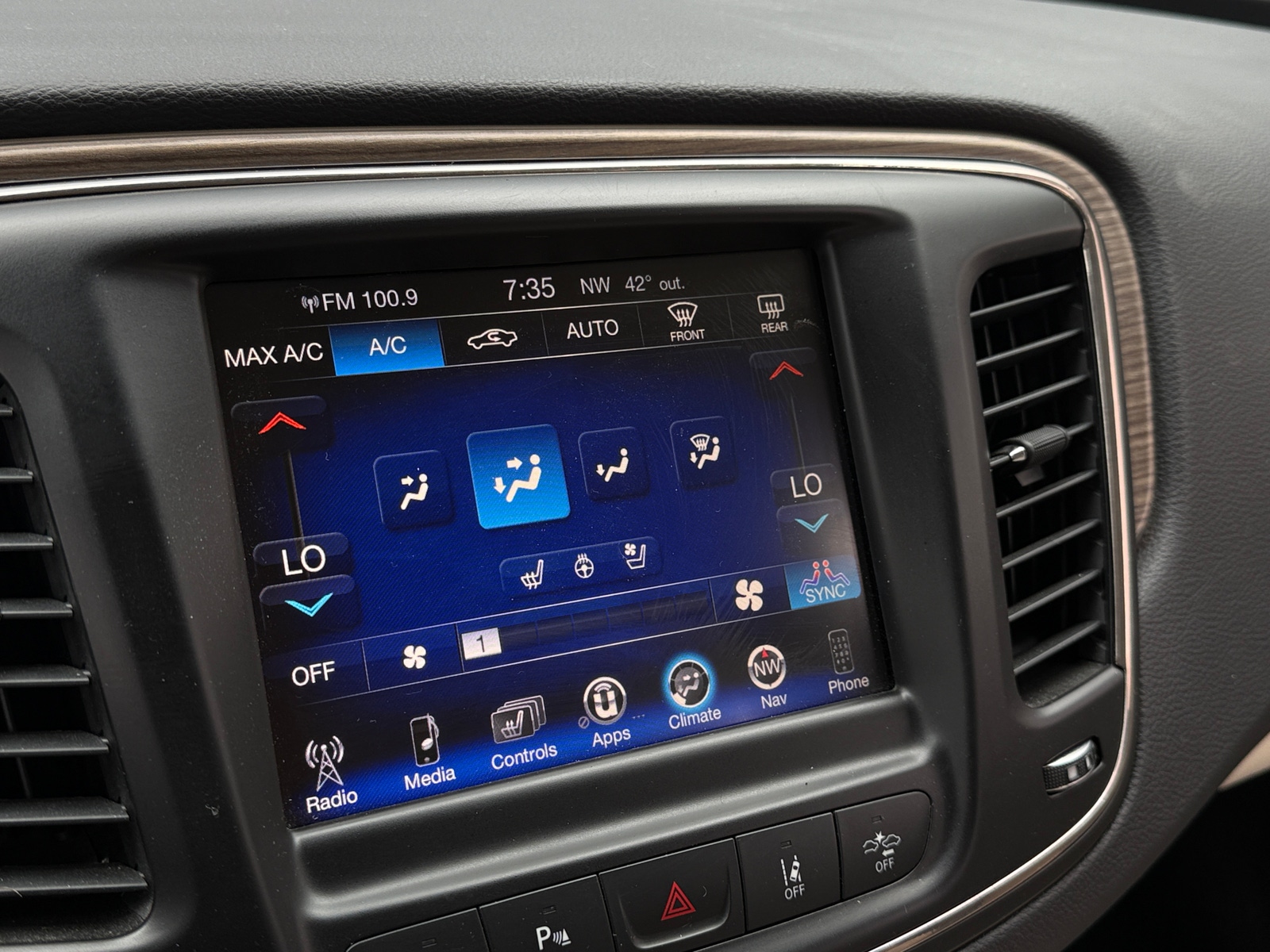 Thumbnail: 2015 Chrysler 200 - 3