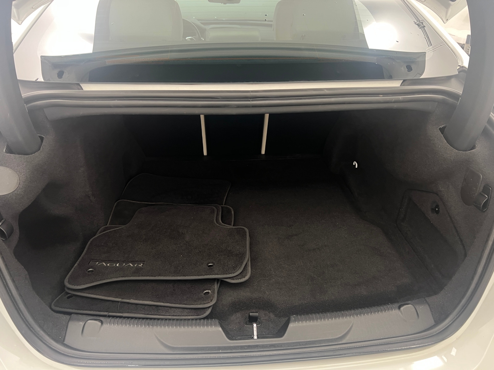 Thumbnail: 2020 Jaguar XE - 6