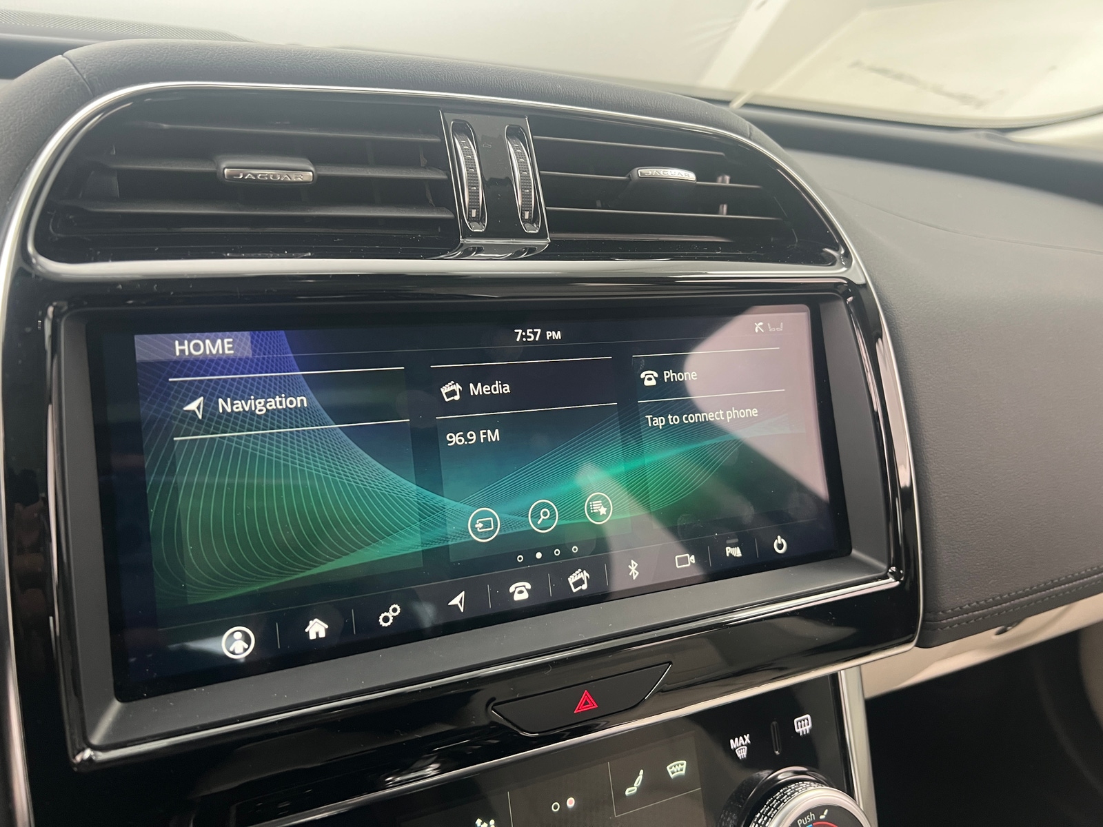 Thumbnail: 2020 Jaguar XE - 3